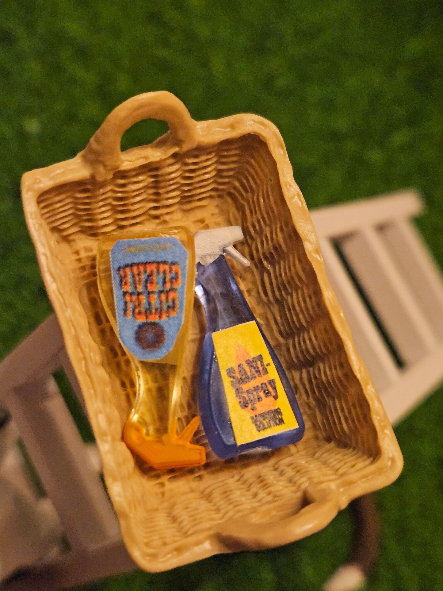 Dollhouse Miniature Cleaning Supplies Miniature Window Cleaner 1:12 Scale