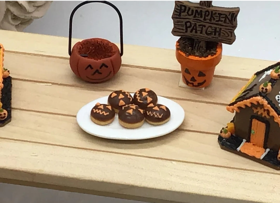 New Item | Halloween Miniatures I Hay Bales I Halloween Donuts I Miniature Halloween Gingerbread HouseI Pumpkin Treat Basket I 1:12 Scale