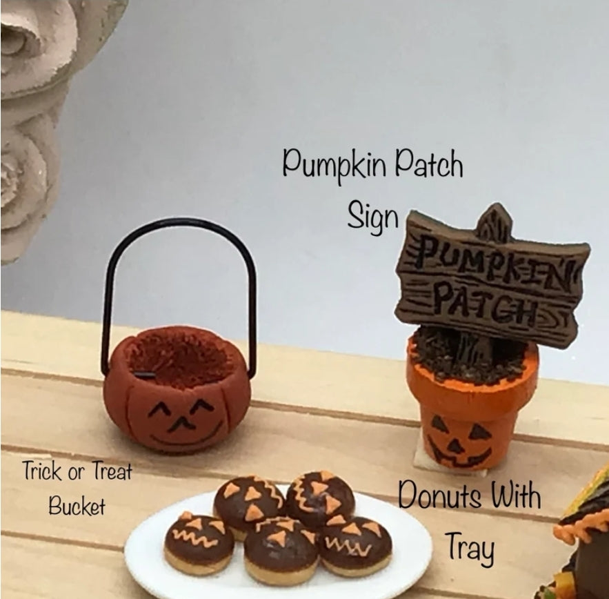 New Item | Halloween Miniatures I Hay Bales I Halloween Donuts I Miniature Halloween Gingerbread HouseI Pumpkin Treat Basket I 1:12 Scale