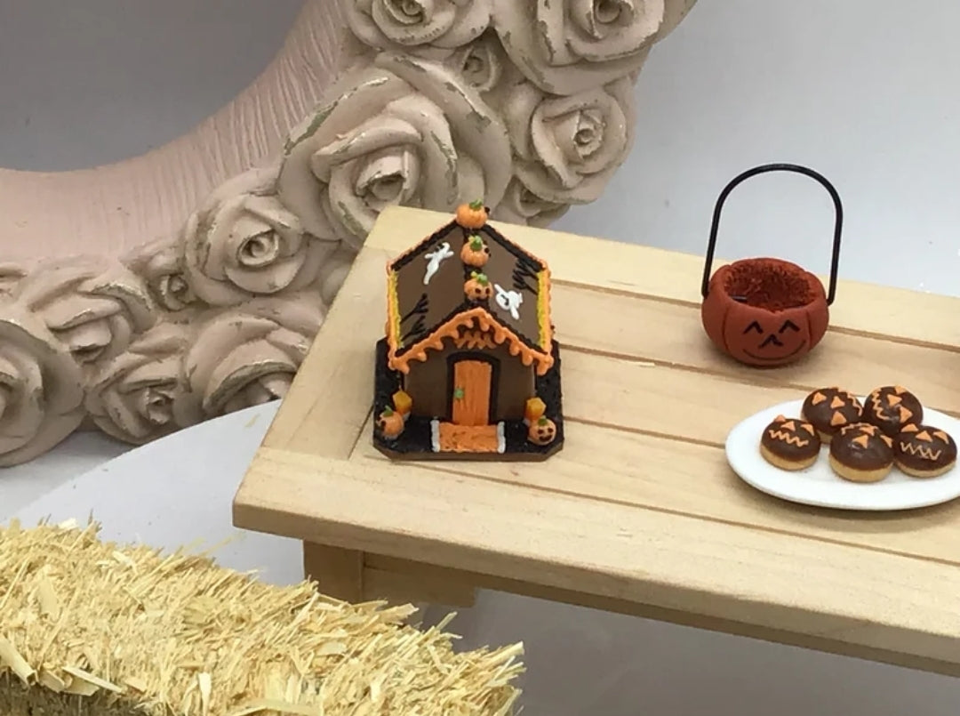 New Item | Halloween Miniatures I Hay Bales I Halloween Donuts I Miniature Halloween Gingerbread HouseI Pumpkin Treat Basket I 1:12 Scale