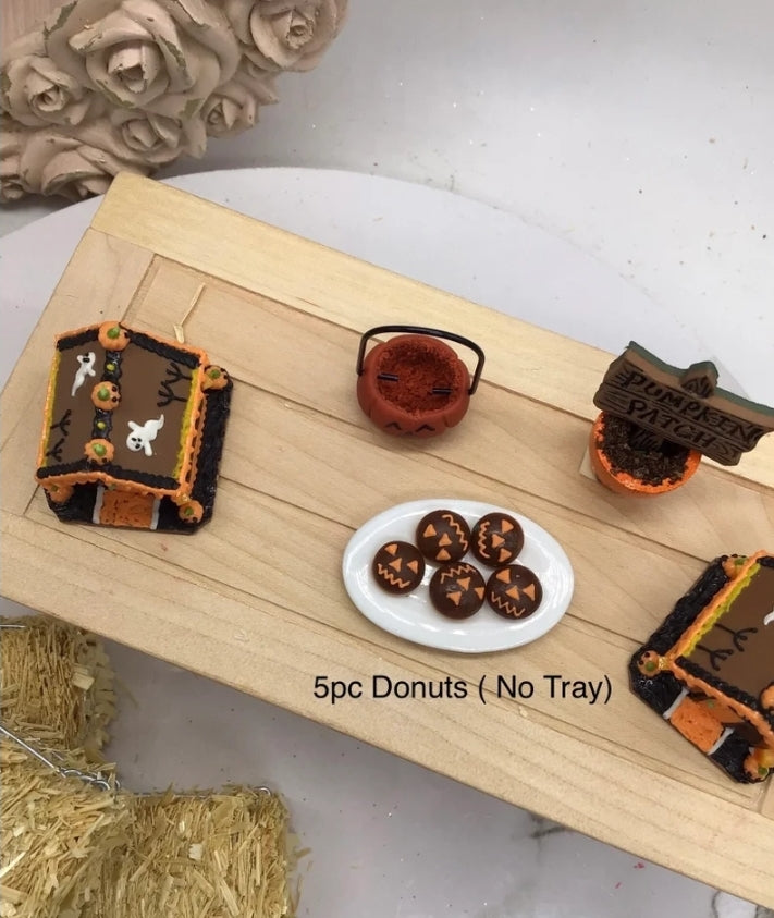 New Item | Halloween Miniatures I Hay Bales I Halloween Donuts I Miniature Halloween Gingerbread HouseI Pumpkin Treat Basket I 1:12 Scale