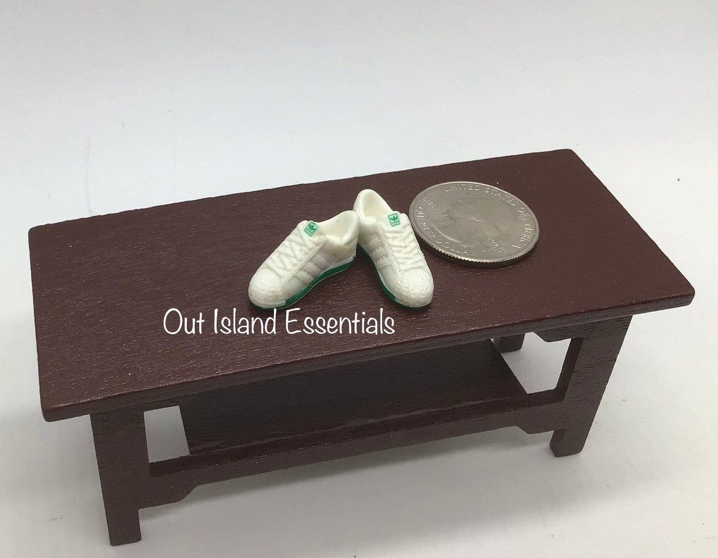 1 Pair Of 1:12 Scale Dollhouse Sneakers