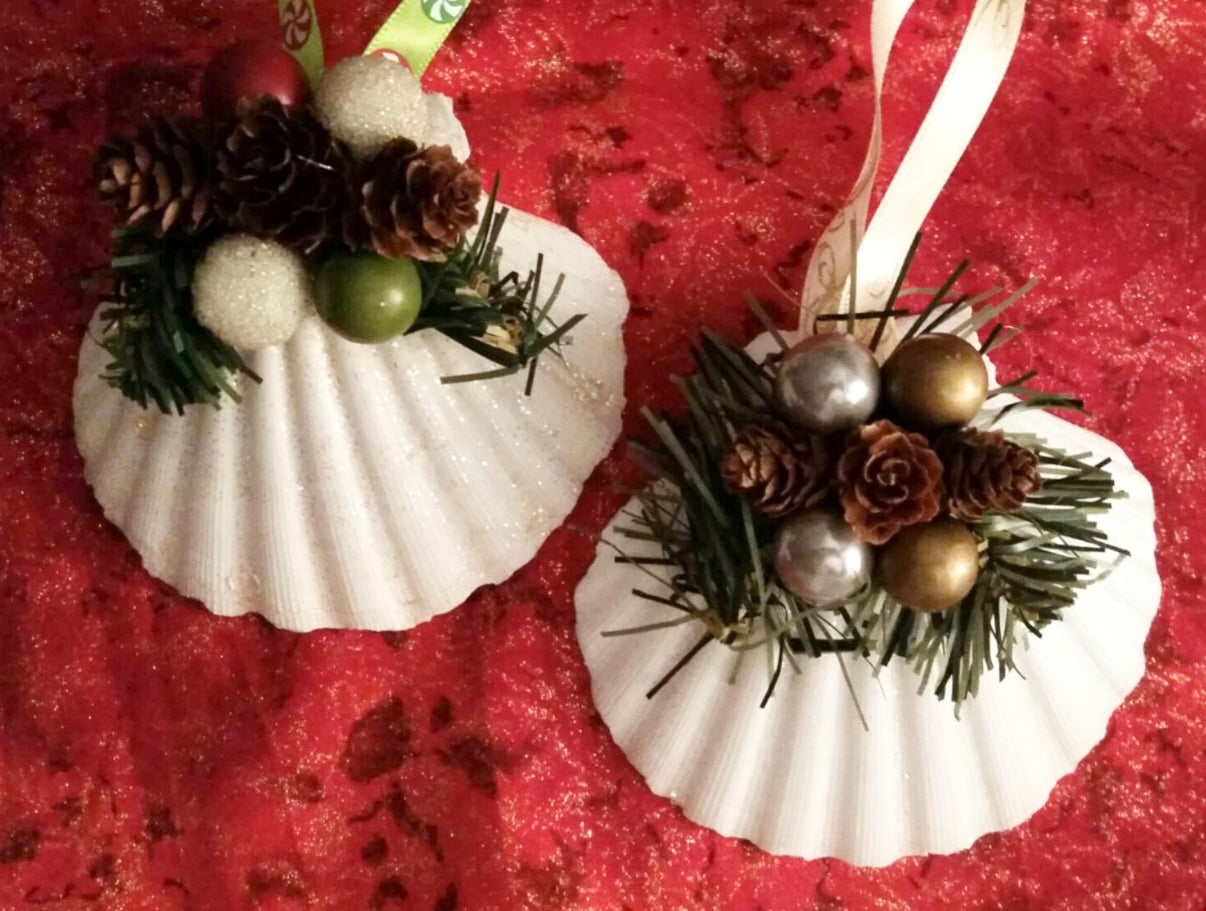 Clam Shell With Island Straw Christmas Ornament I Coastal Christmas Ornament I Scallop Clam With Silver Palm Bow Ornament I Seashell Christmas Ornament