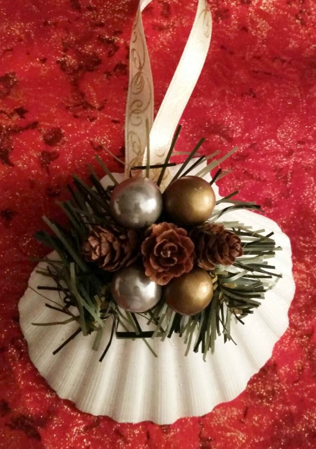 Clam Shell With Island Straw Christmas Ornament I Coastal Christmas Ornament I Scallop Clam With Silver Palm Bow Ornament I Seashell Christmas Ornament