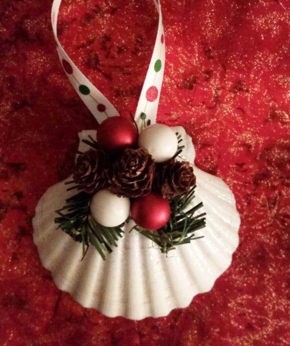 Clam Shell With Island Straw Christmas Ornament I Coastal Christmas Ornament I Scallop Clam With Silver Palm Bow Ornament I Seashell Christmas Ornament