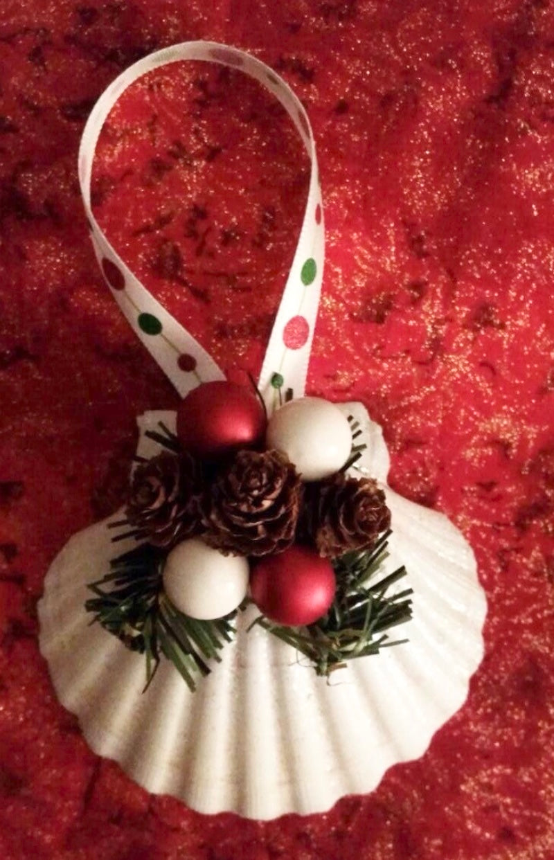 Clam Shell With Island Straw Christmas Ornament I Coastal Christmas Ornament I Scallop Clam With Silver Palm Bow Ornament I Seashell Christmas Ornament