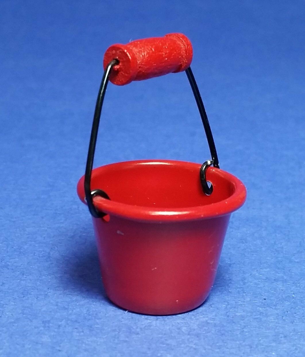 1:12 Scale Dollhouse Miniature Red Bucket