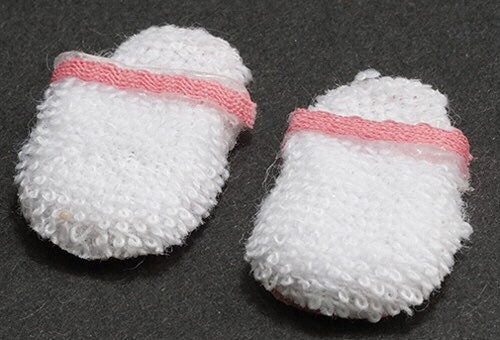 One Pair of Dollhouse Bedroom Slippers I Miniature Doll Shoes I Miniature Dollhouse Flip Flops I 1:12 Scale Dollhouse Accessories