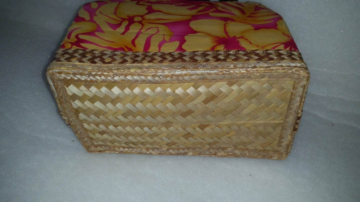 Bahamian Straw Handbag with Wood Shell Carving